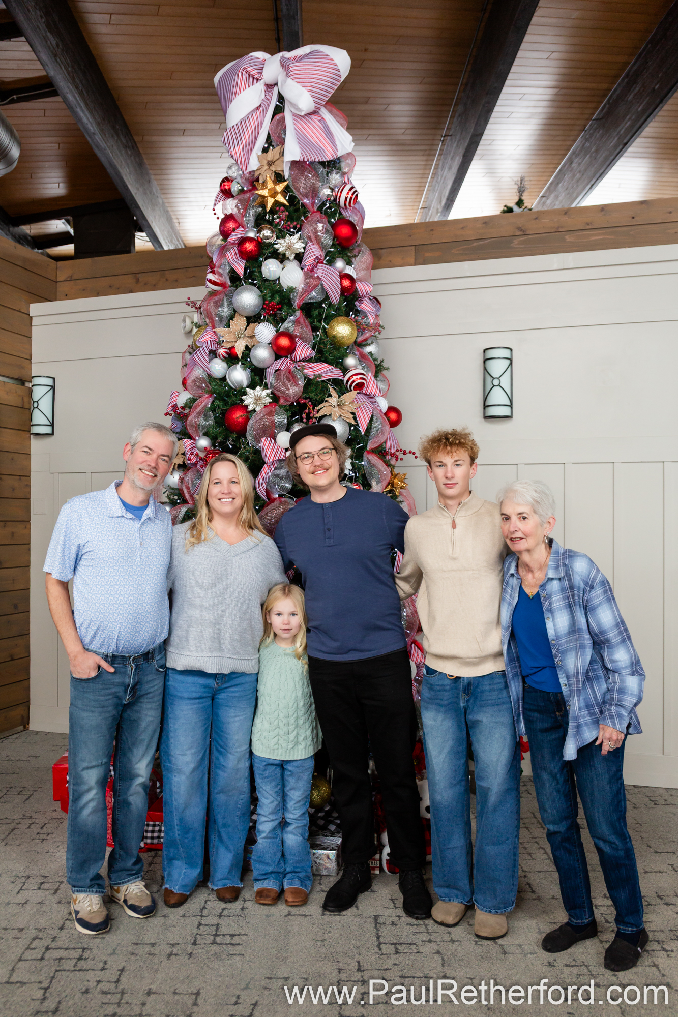https://paulretherford.com/photography/family/winter-family-indoor-photography-northern-michigan/